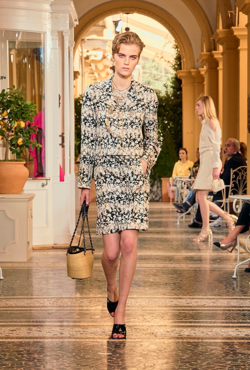 chanel 2025/26 Cruise lake como hightlight runway details looks italy story