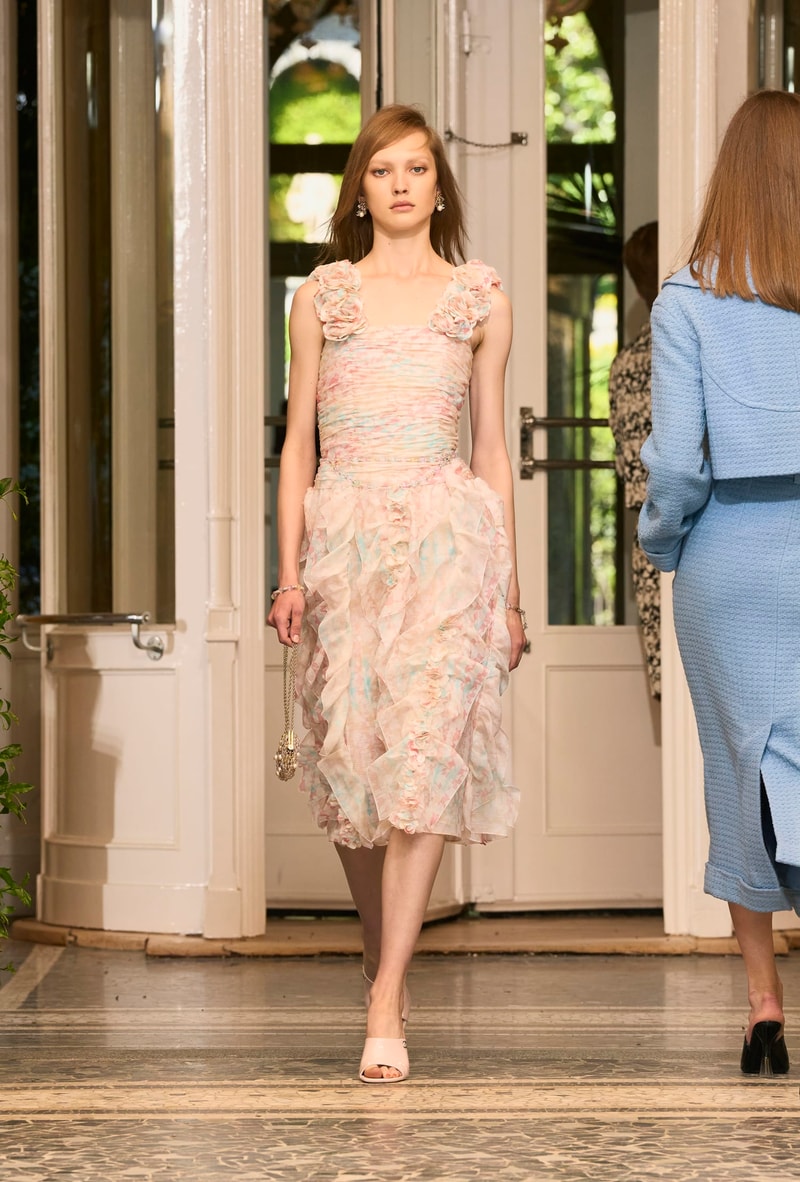 chanel 2025/26 Cruise lake como hightlight runway details looks italy story