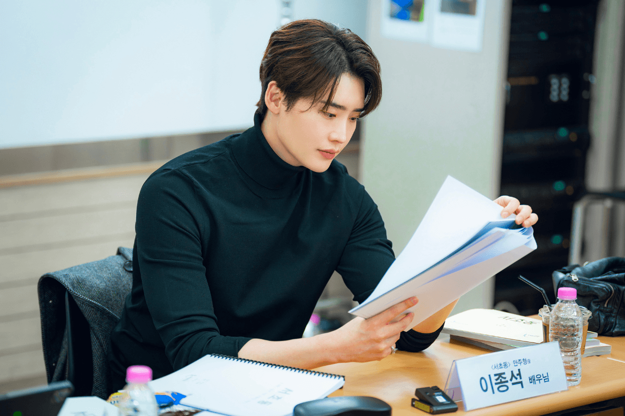 Disney plus Law and The City K-drama Lee Jong Suk Mun Ka Young