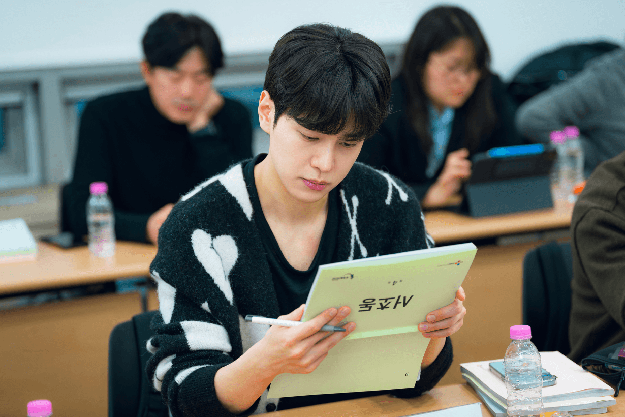 Disney plus Law and The City K-drama Lee Jong Suk Mun Ka Young
