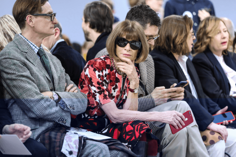 時尚界震撼彈：《VOGUE》總編 Anna Wintour 宣布辭職！接下這頂時尚王冠的會是誰？