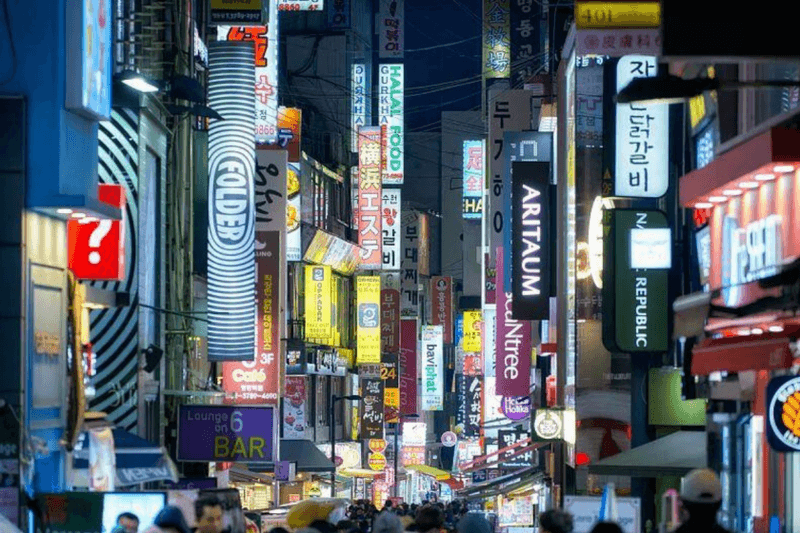 另類韓國旅遊正夯！江南「黑暗觀光」爆紅，是什麼行程受到 Z 世代瘋狂追捧？