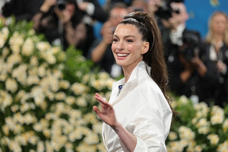 Anne Hathaway 新戲很神秘：一度因拍攝崩潰被逼向全場道歉，角色像極 Lady Gaga 