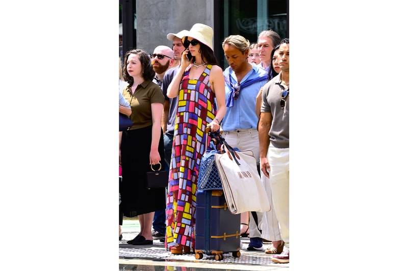anne hathaway the devil wears prada 2 first look reveal andy sacks outfit