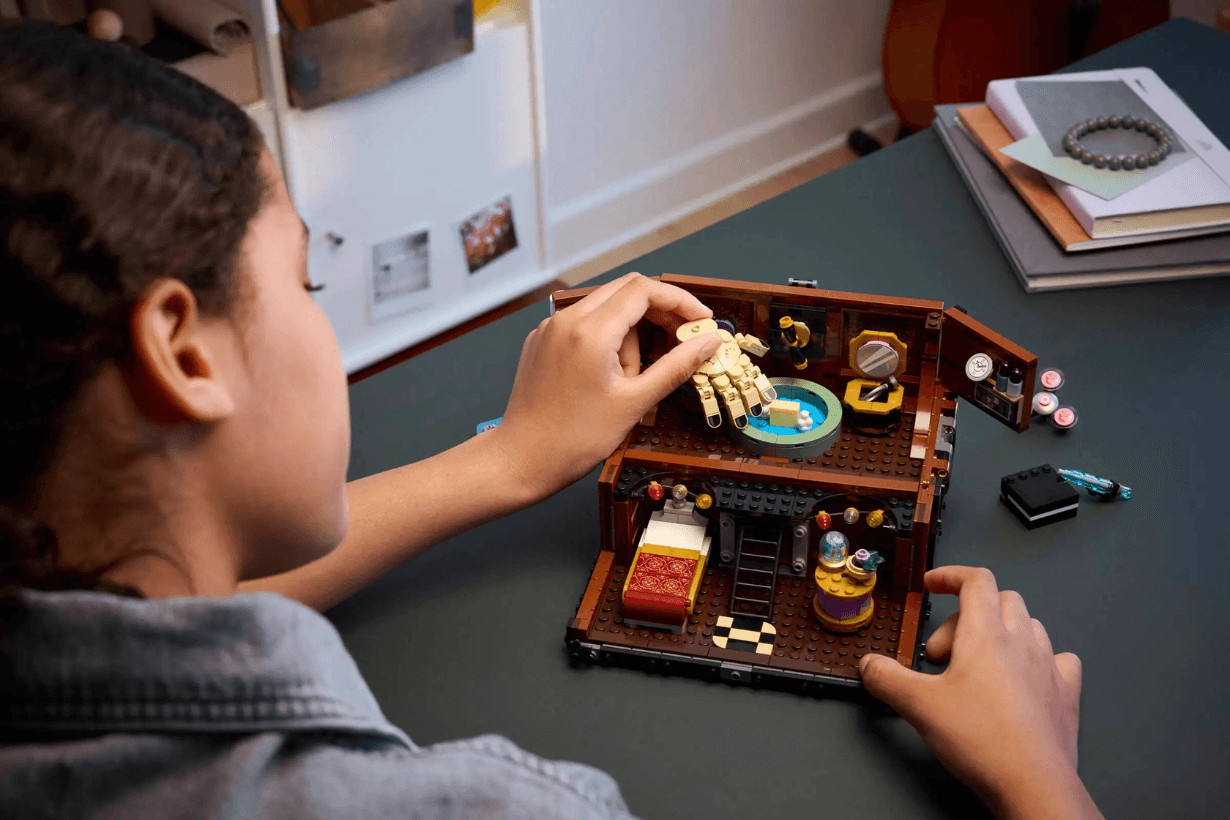 LEGO Wednesday Season 2 Morticias Cottage Things Apartment Black Dahlia Flower