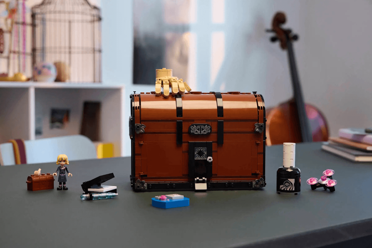 LEGO Wednesday Season 2 Morticias Cottage Things Apartment Black Dahlia Flower