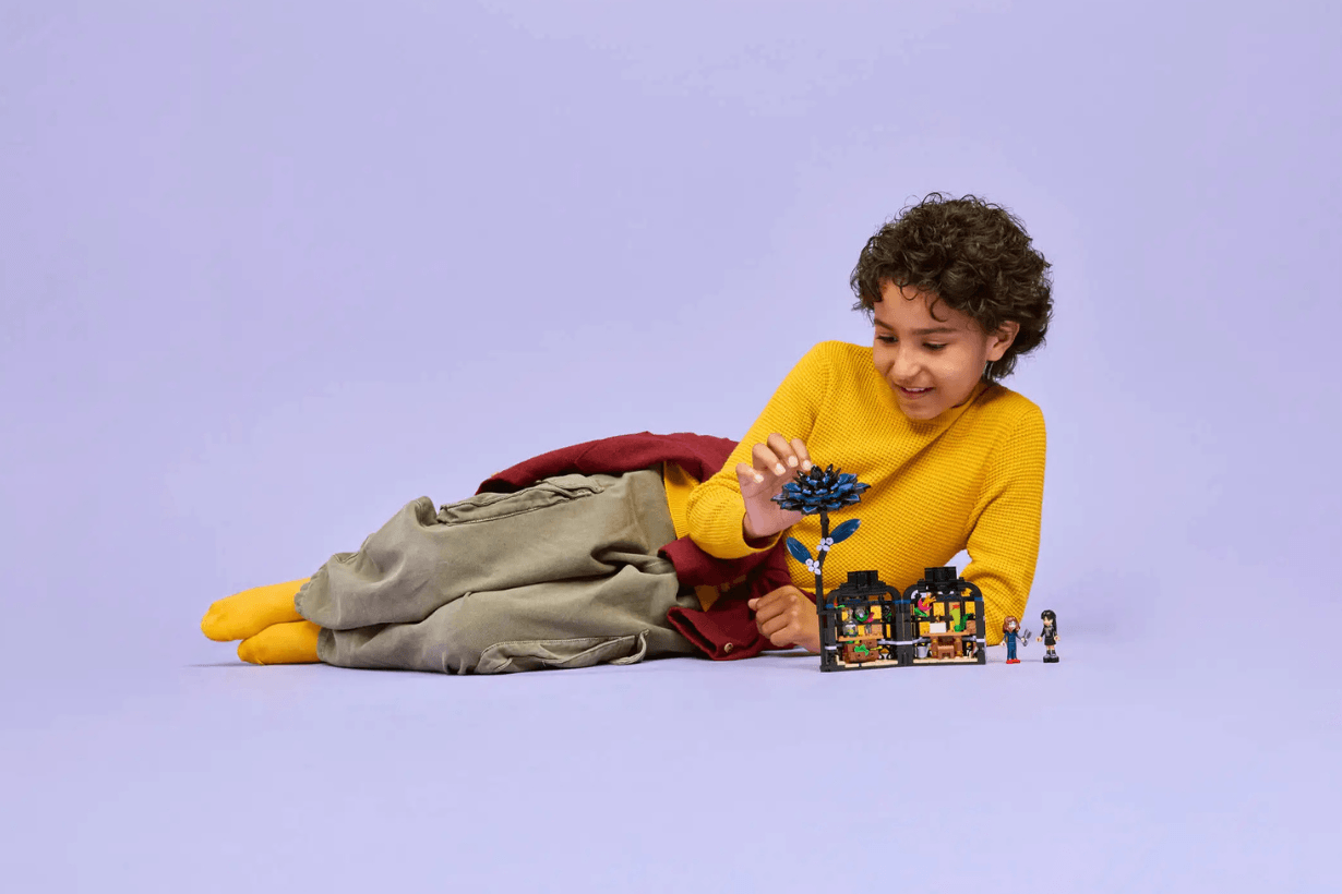 LEGO Wednesday Season 2 Morticias Cottage Things Apartment Black Dahlia Flower