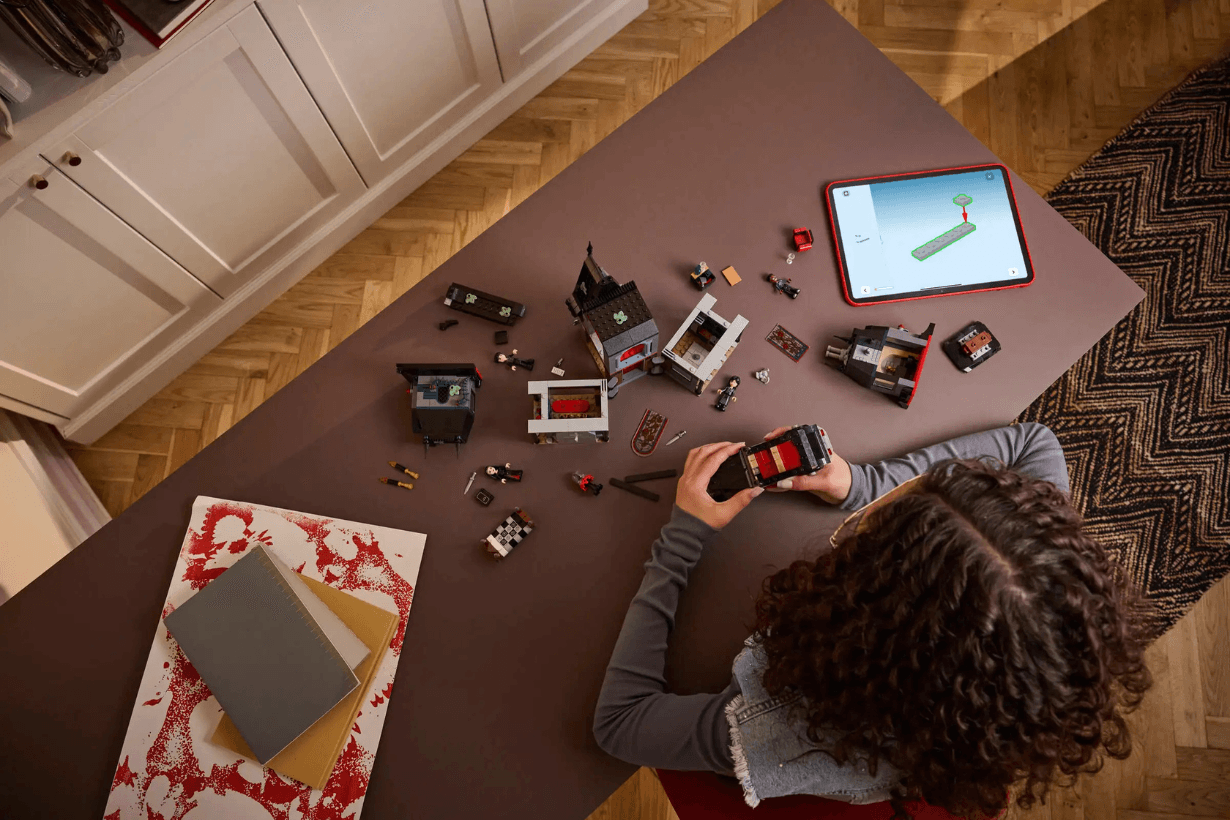LEGO Wednesday Season 2 Morticias Cottage Things Apartment Black Dahlia Flower