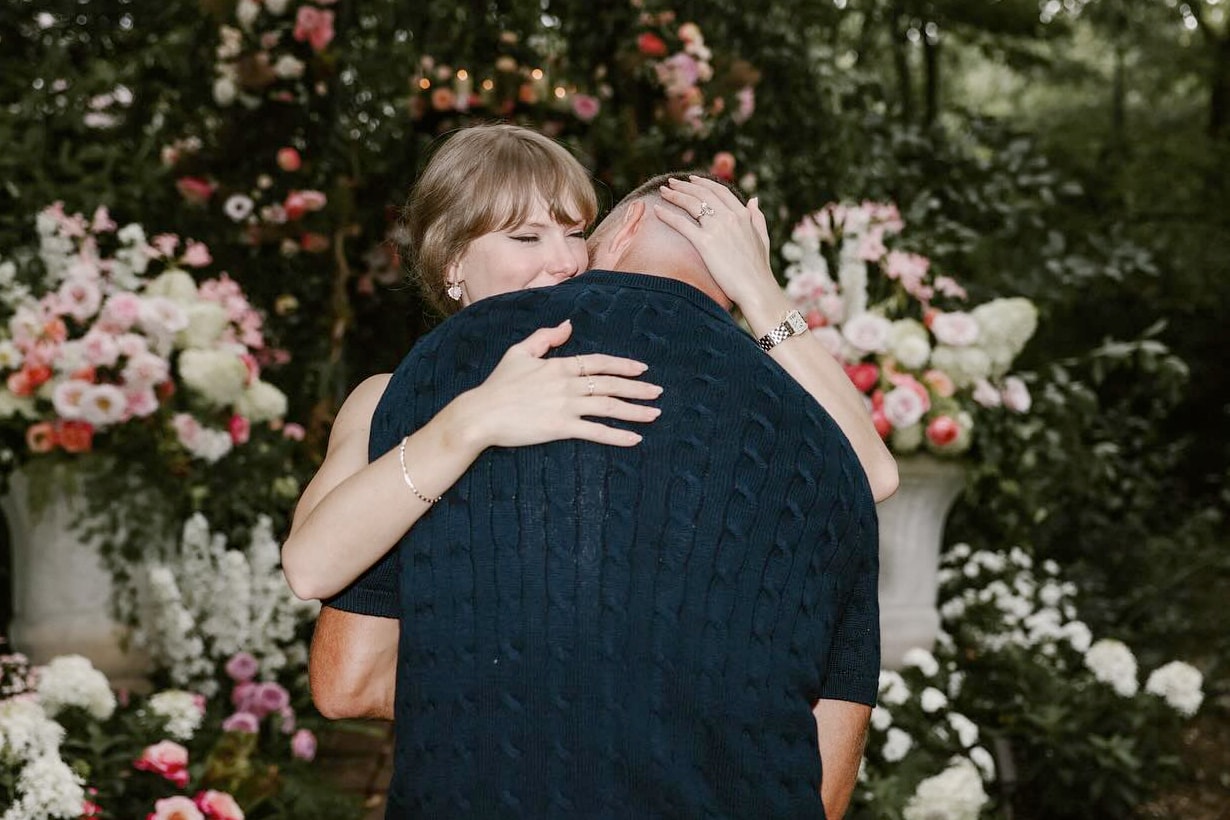 Taylor Swift Travis Kelce engaged married official