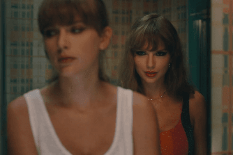 泰勒絲現身男友 Podcast 宣布震撼彈：第 12 張新專輯將誕生！5 個小彩蛋讓粉絲們直呼太驚喜