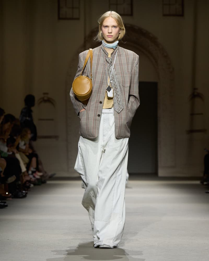 coach 2026 spring runway hightlight bag detail kisslock