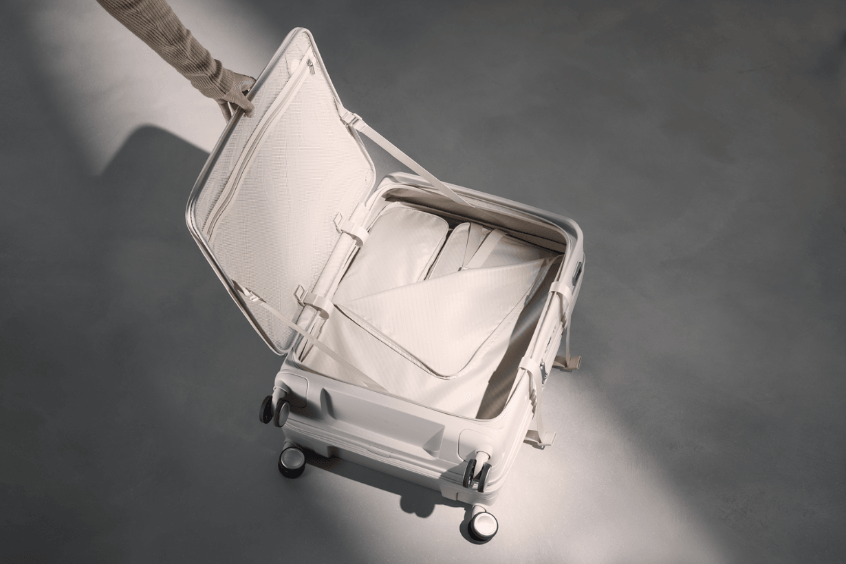 Samsonite Paralux release white suitcase