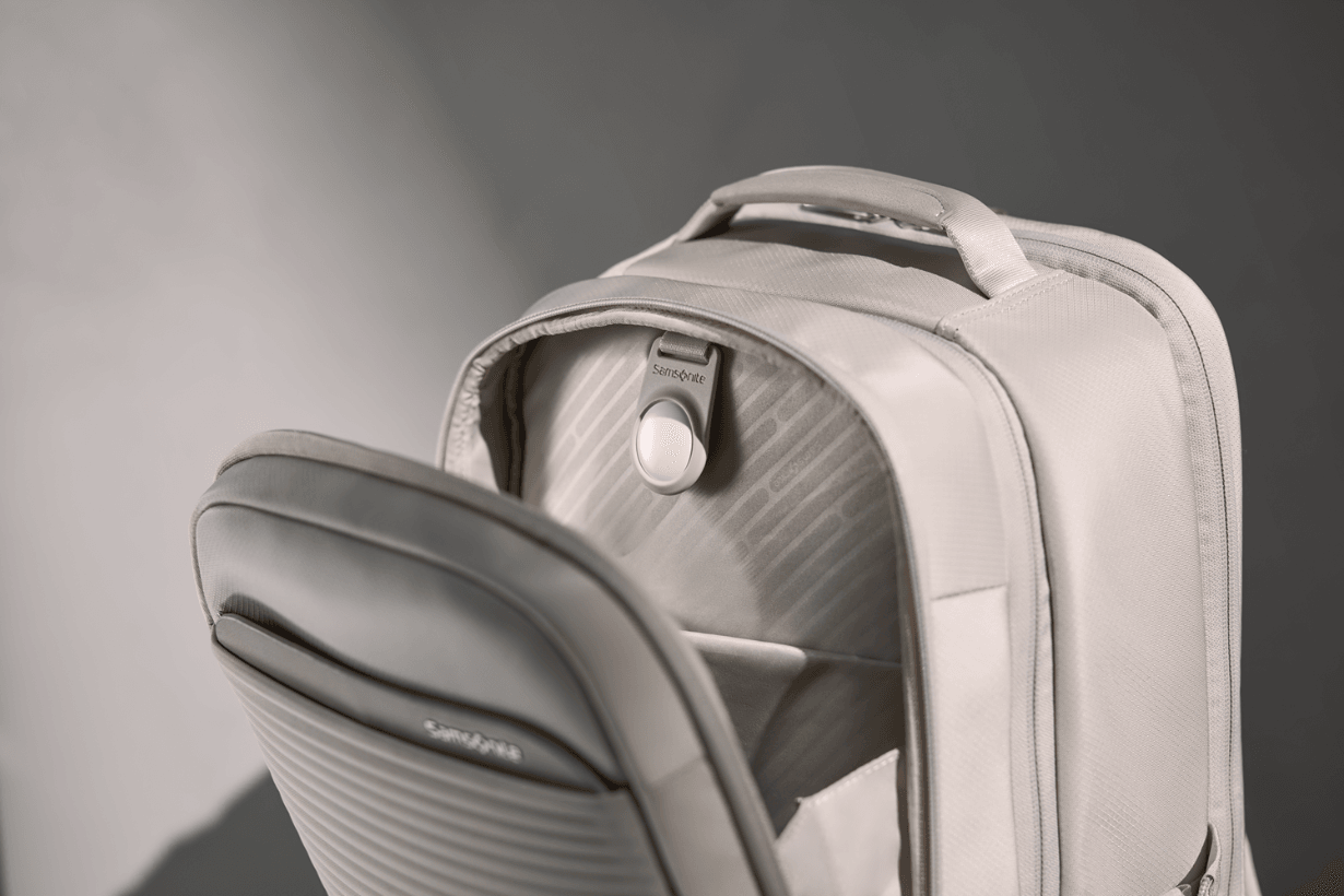 Samsonite Paralux release white suitcase