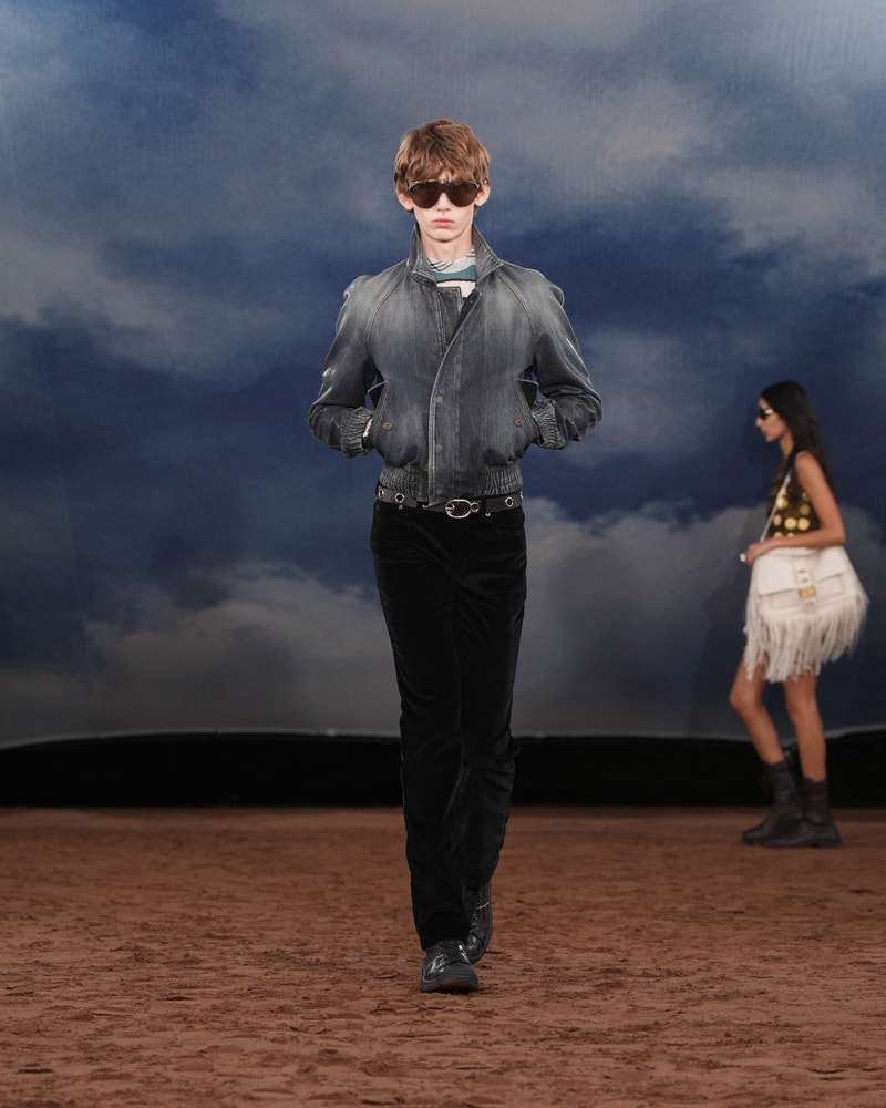 Burberry 2026 夏季系列：讓你知道英倫詩人也懂搖滾音樂！