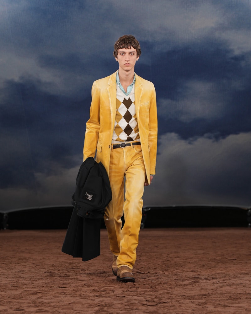 Burberry 2026 夏季系列：讓你知道英倫詩人也懂搖滾音樂！