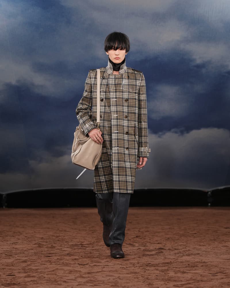 Burberry 2026 夏季系列：讓你知道英倫詩人也懂搖滾音樂！