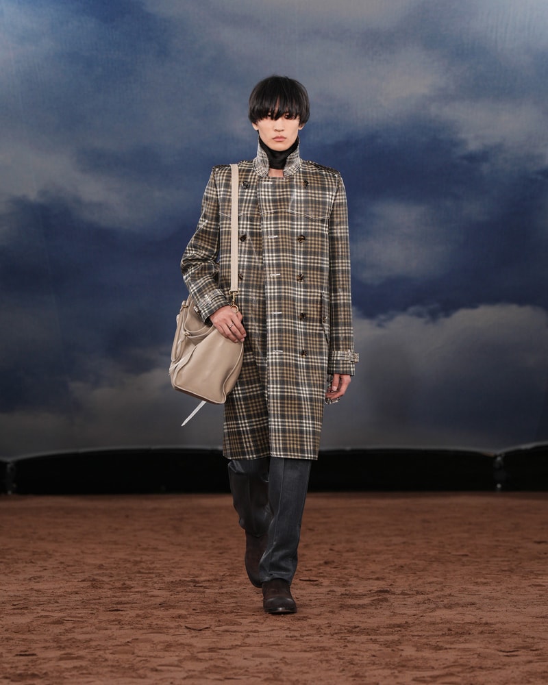 Burberry 2026 夏季系列：讓你知道英倫詩人也懂搖滾音樂！