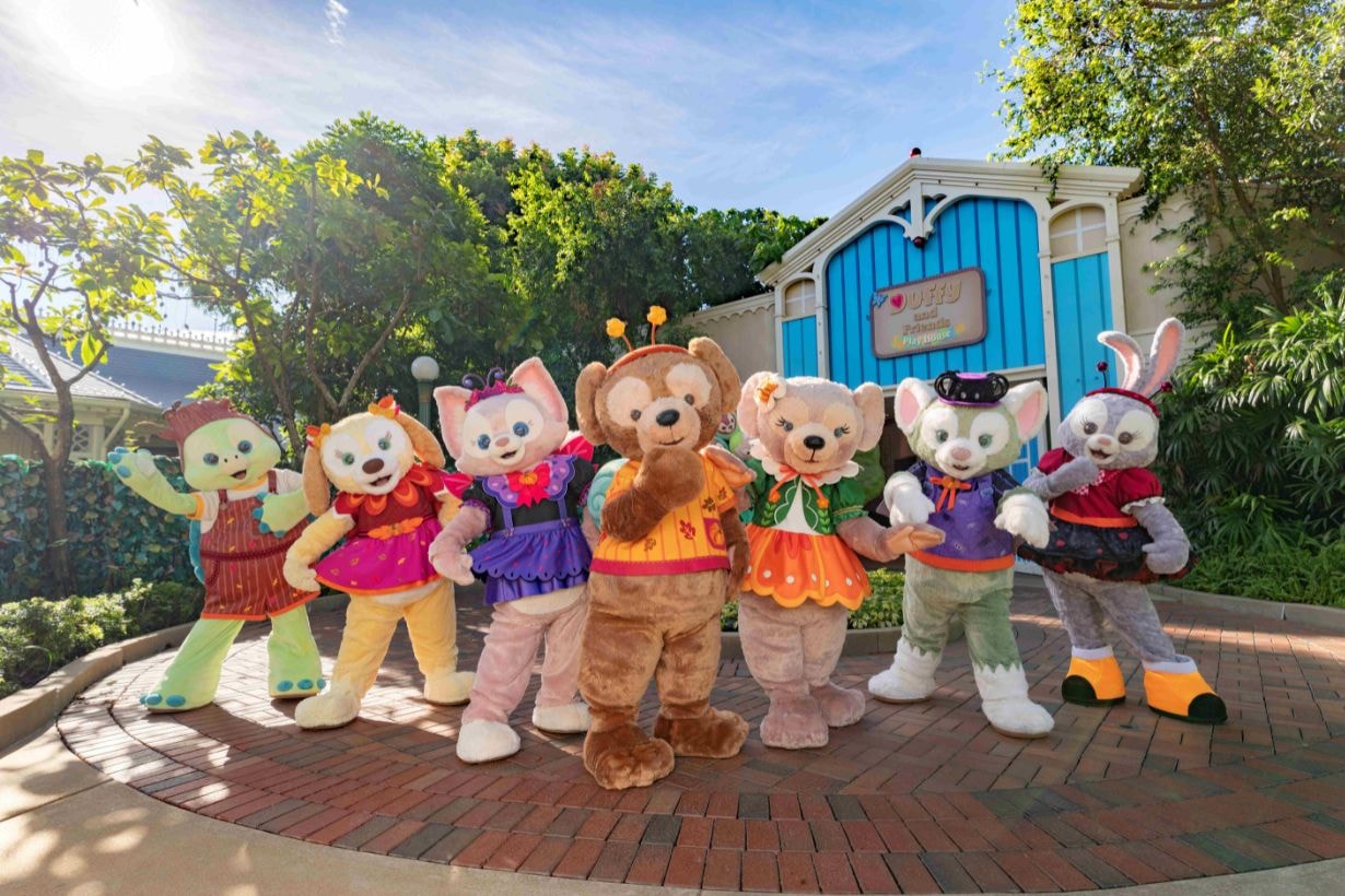 hong-kong-disneyland-halloween-friends-and-villains-wicked-20-years-anniversary-celebration