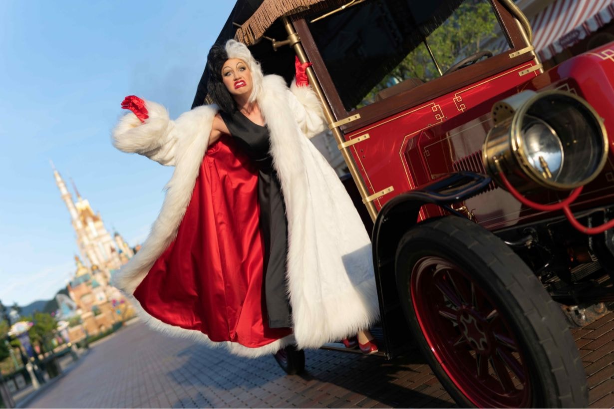 hong-kong-disneyland-halloween-friends-and-villains-wicked-20-years-anniversary-celebration