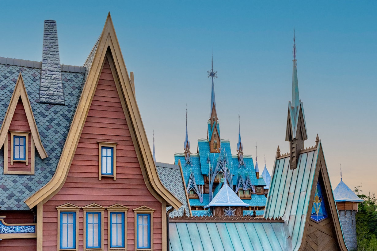 paris disneyland Adventure World frozen new themed area everything detail