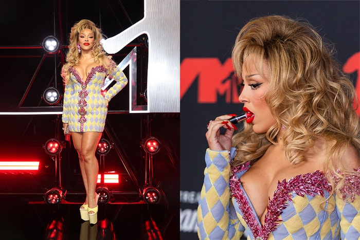 MTV 大獎上攝影機都在拍：Doja Cat 不僅在紅毯上補妝，還把口紅「吃」了！