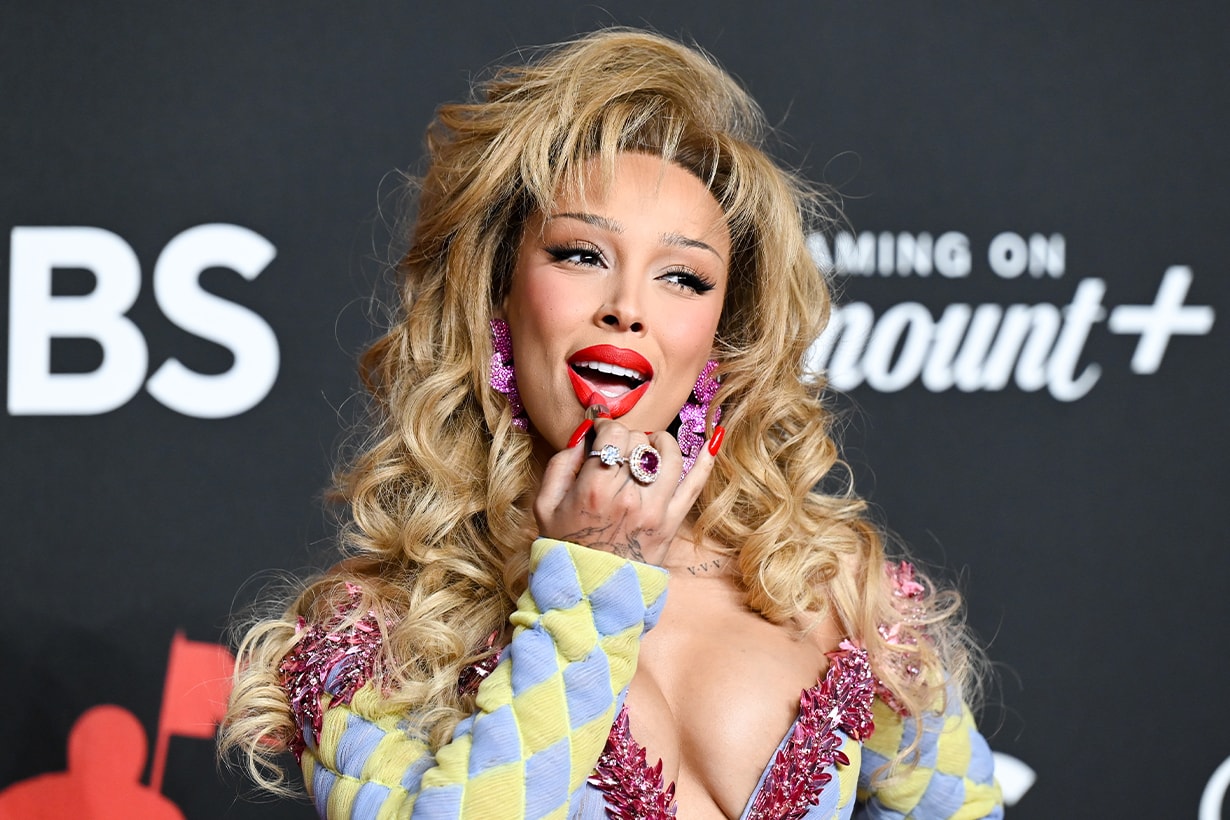 doja cat vmas eat lipstick mac ambassador