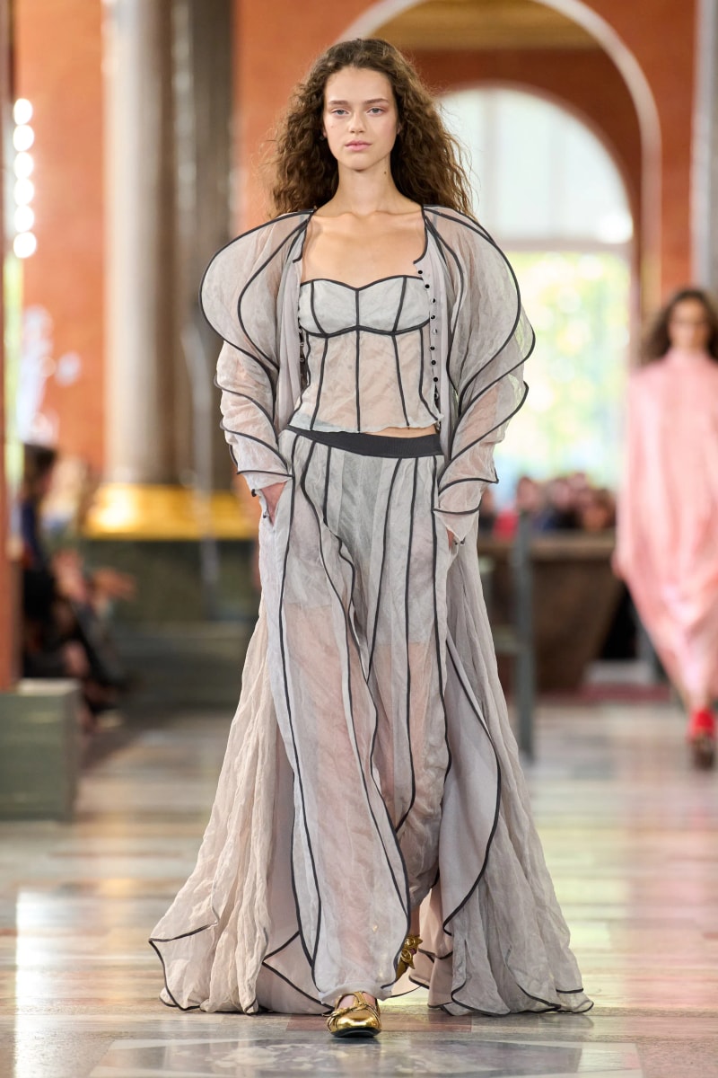 #PFW：穿越時空的奢華之旅...LOUIS VUITTON 2026 春夏，把居家生活變得精緻優雅！