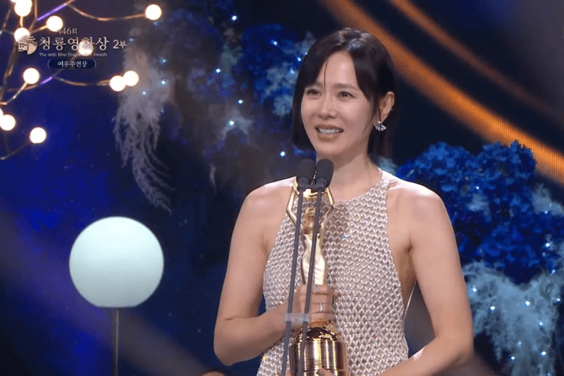 青龍獎最甜瞬間：玄彬＆孫藝珍夫妻檔奪下影帝影后，全場都融化在他們對彼此的愛意裡！