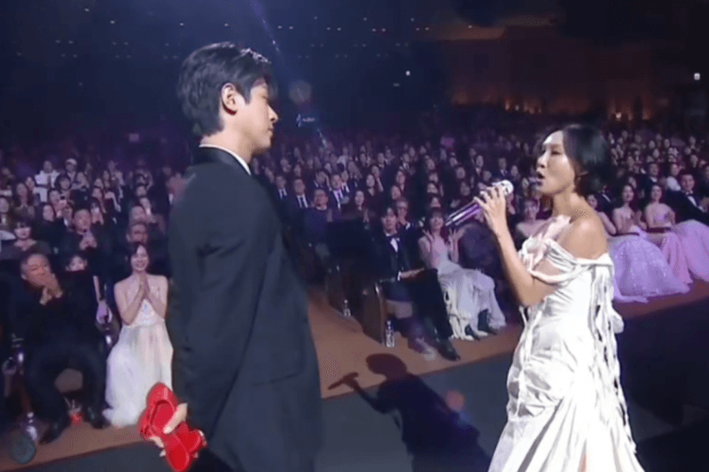 這屆青龍獎糖份超標：李光洙、李先彬隔空放閃超可愛，這些小彩蛋讓劇粉看了超滿足！