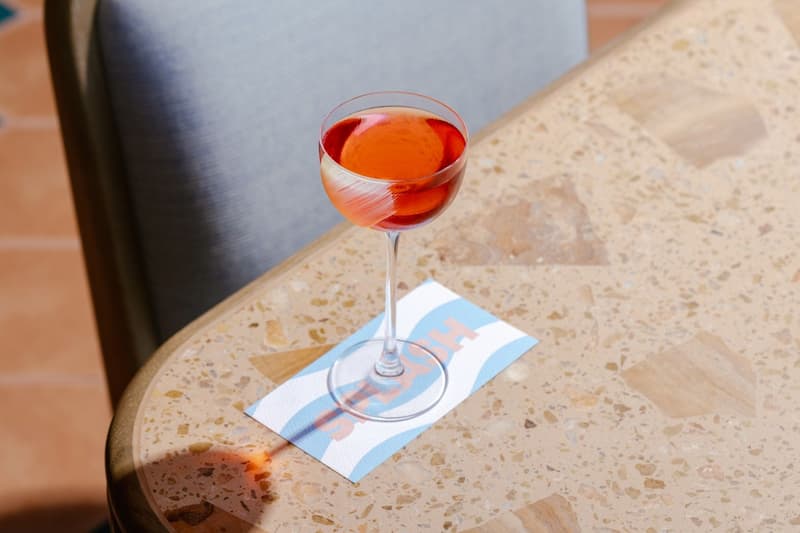 尖沙咀酒吧推薦：Swim Club 天台池畔酒吧，創意雞尾酒與復古加州風情