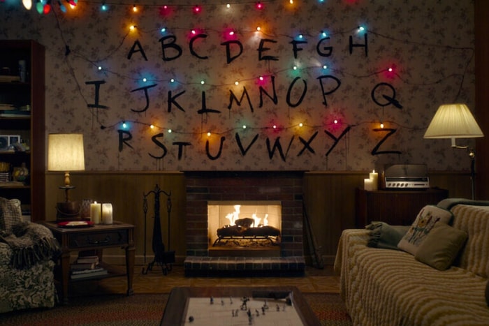 別再只看經典款！Netflix 推出劇集主題壁爐：K-Pop 獵魔女團、星期三、怪奇物語都來了！