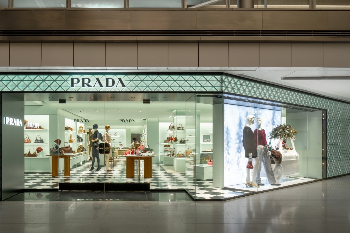 Prada 亞太區最大旗艦店登場！三層樓怎麼逛？偷偷告訴你一個專屬的奢華體驗