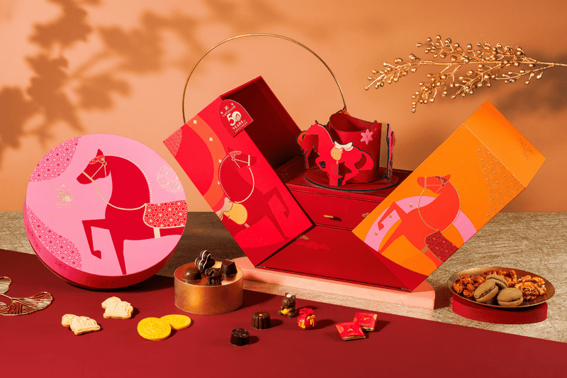 禮盒內含 ”朱古力可可豆蝴蝶酥”、”鳳凰單叢馬卡龍曲奇”、”芝麻曲奇脆條”