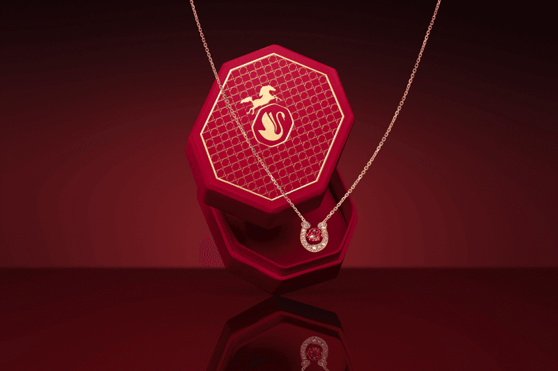 2026 新年限定系列：LOEWE、CELINE... 馬到成功時髦單品整理！