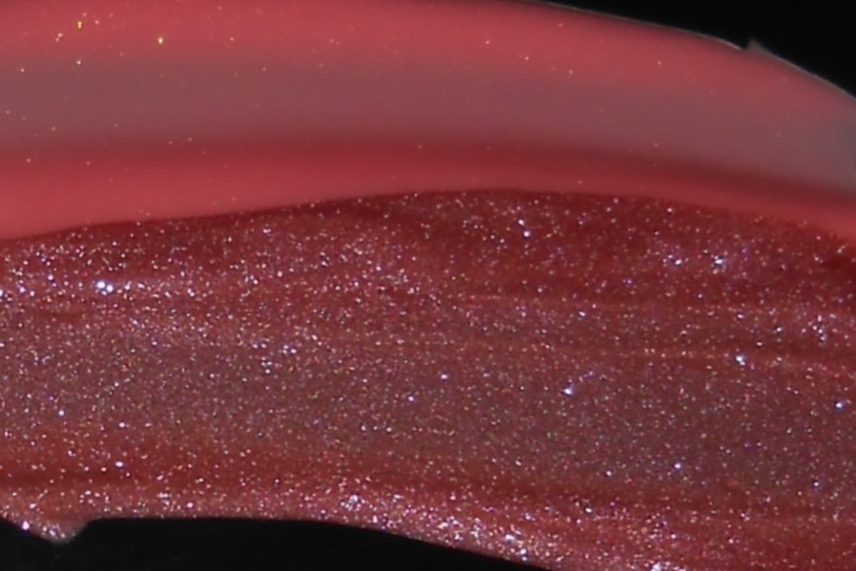 Rhode 2026 新品劇透：Hailey Bieber 推出痘痘貼，Justin Bieber 親自示範！