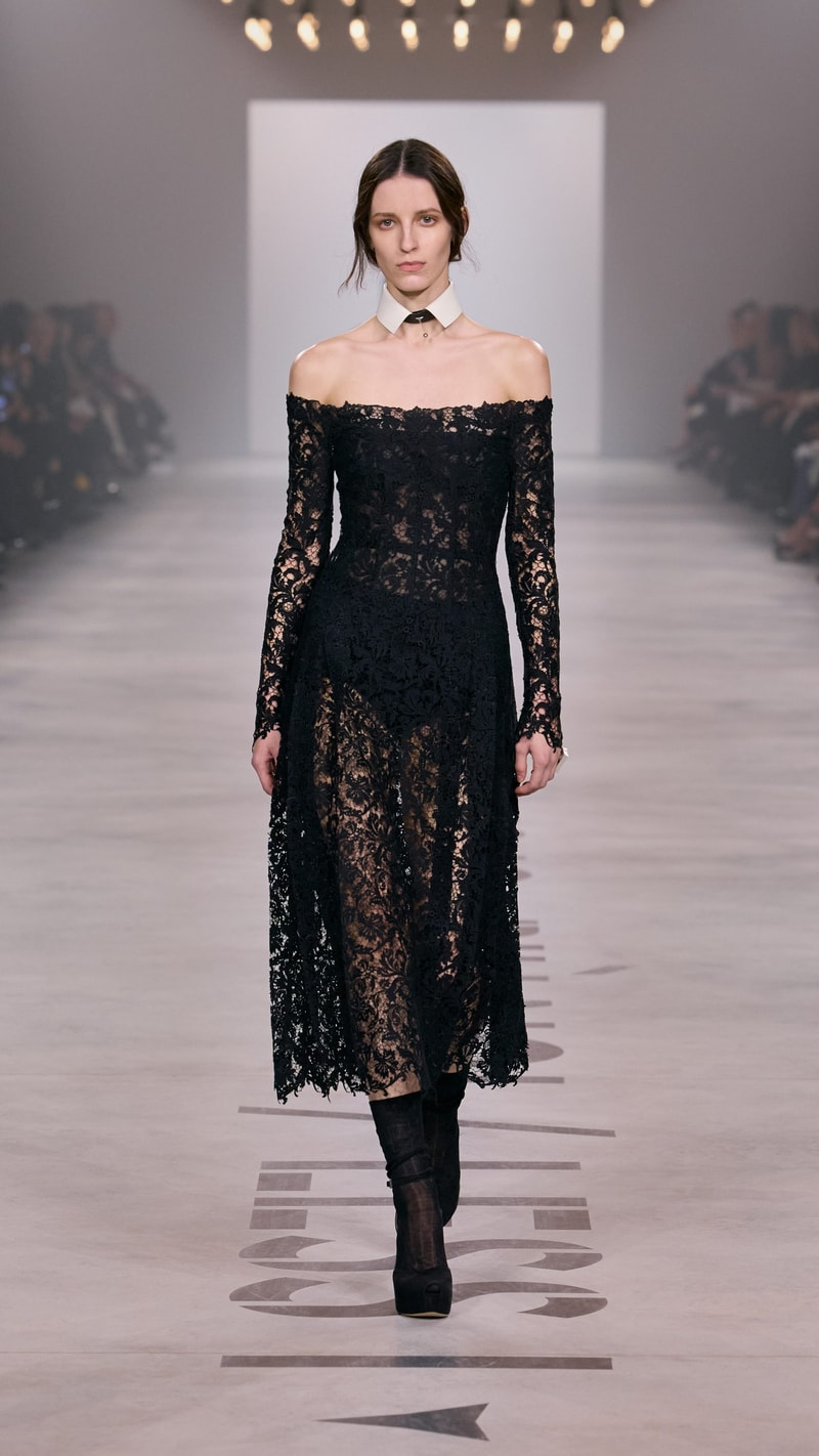 MFW：Maria Grazia Chiuri 於 FENDI 首章登場，把優雅從伸展台溫柔交還給我們！