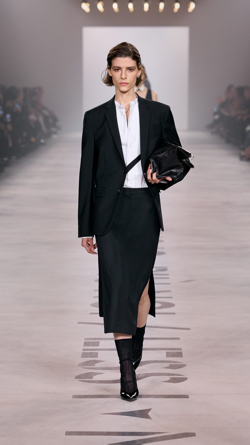 MFW：Maria Grazia Chiuri 於 FENDI 首章登場，把優雅從伸展台溫柔交還給我們！