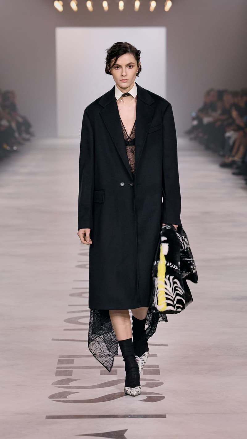 MFW：Maria Grazia Chiuri 於 FENDI 首章登場，把優雅從伸展台溫柔交還給我們！