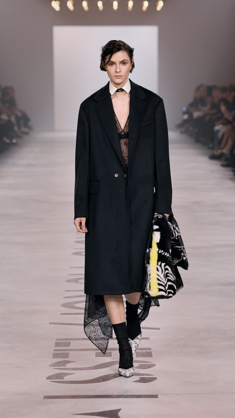 MFW：Maria Grazia Chiuri 於 FENDI 首章登場，把優雅從伸展台溫柔交還給我們！