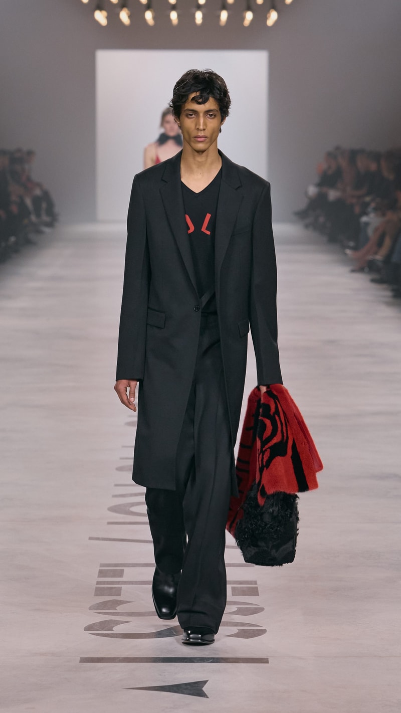 MFW：Maria Grazia Chiuri 於 FENDI 首章登場，把優雅從伸展台溫柔交還給我們！