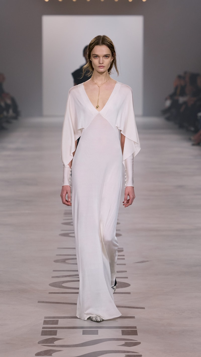 MFW：Maria Grazia Chiuri 於 FENDI 首章登場，把優雅從伸展台溫柔交還給我們！