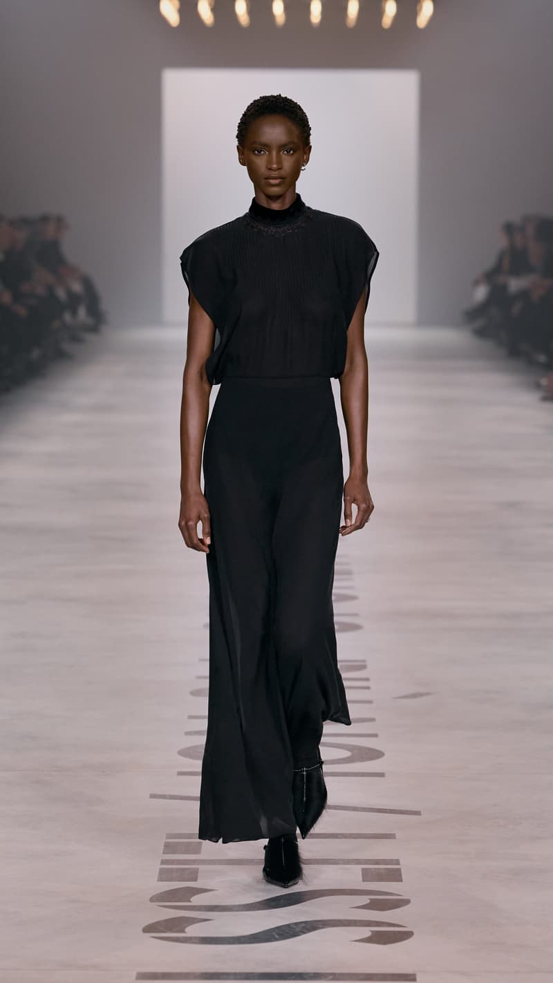 MFW：Maria Grazia Chiuri 於 FENDI 首章登場，把優雅從伸展台溫柔交還給我們！