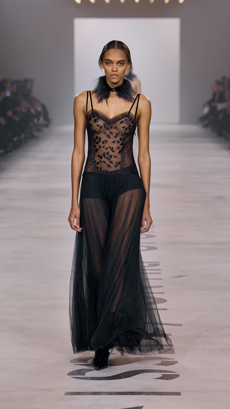 MFW：Maria Grazia Chiuri 於 FENDI 首章登場，把優雅從伸展台溫柔交還給我們！