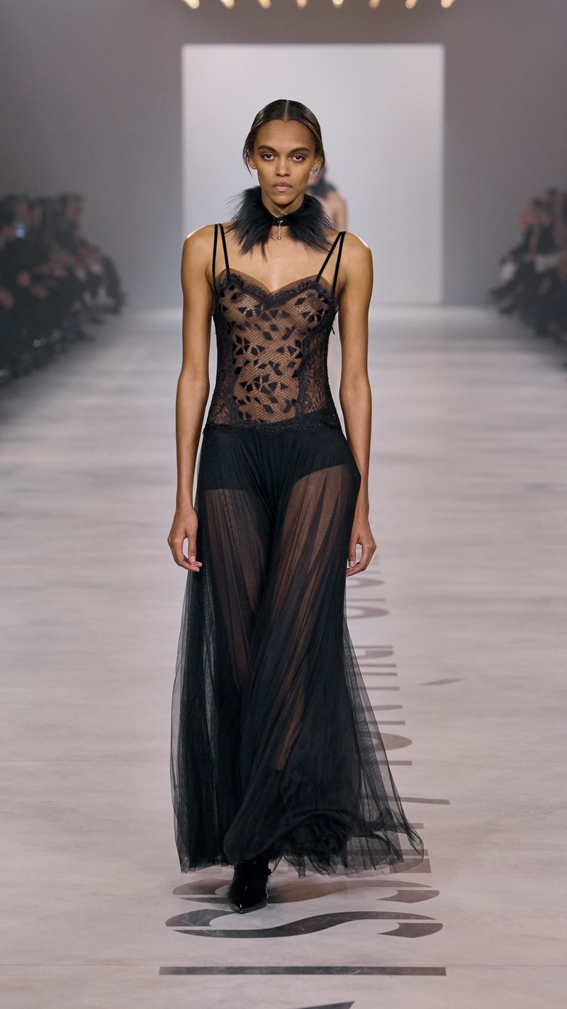 MFW：Maria Grazia Chiuri 於 FENDI 首章登場，把優雅從伸展台溫柔交還給我們！