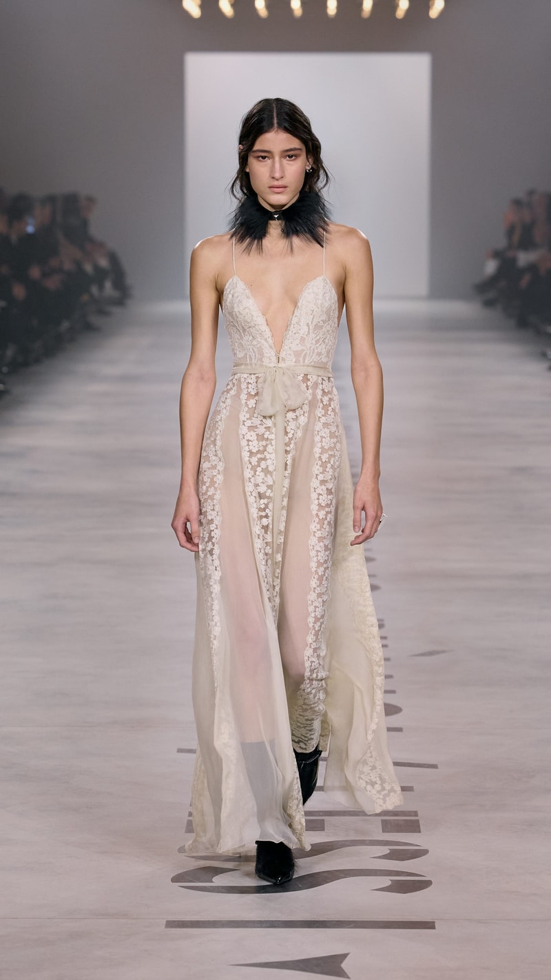 MFW：Maria Grazia Chiuri 於 FENDI 首章登場，把優雅從伸展台溫柔交還給我們！