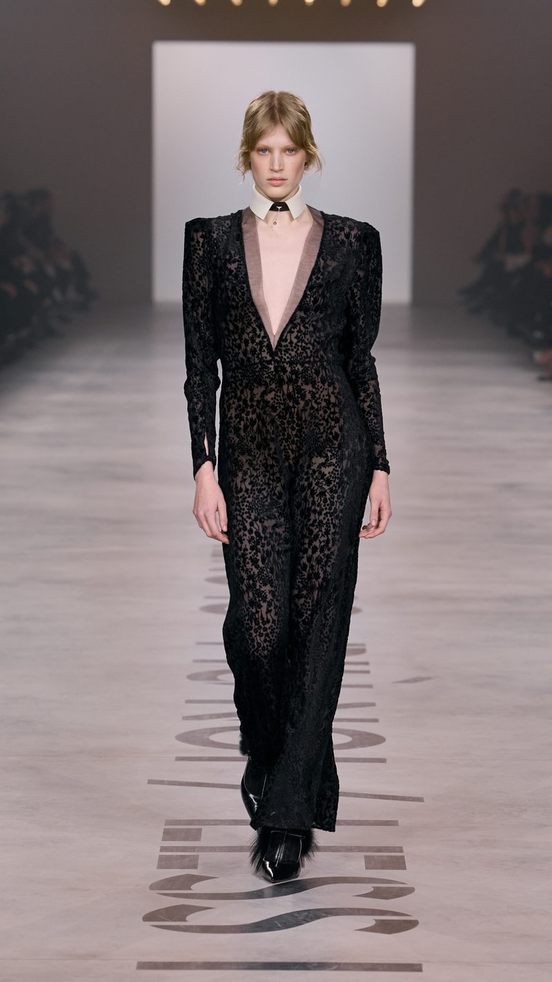 MFW：Maria Grazia Chiuri 於 FENDI 首章登場，把優雅從伸展台溫柔交還給我們！