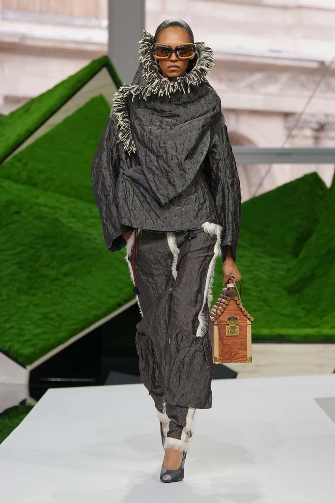 #PFW: Shepherd Capes and Sheep Motifs… Welcome to Louis Vuitton’s Pastoral Adventure at the Louvre!