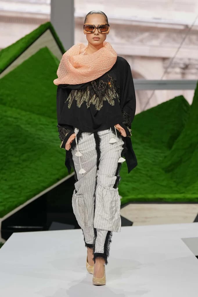 #PFW: Shepherd Capes and Sheep Motifs… Welcome to Louis Vuitton’s Pastoral Adventure at the Louvre!