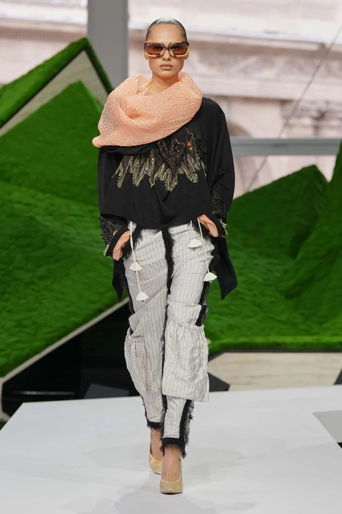#PFW: Shepherd Capes and Sheep Motifs… Welcome to Louis Vuitton’s Pastoral Adventure at the Louvre!