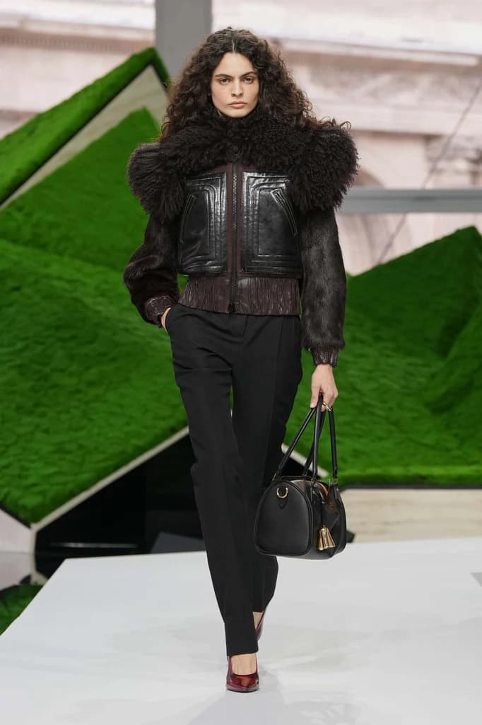 #PFW: Shepherd Capes and Sheep Motifs… Welcome to Louis Vuitton’s Pastoral Adventure at the Louvre!